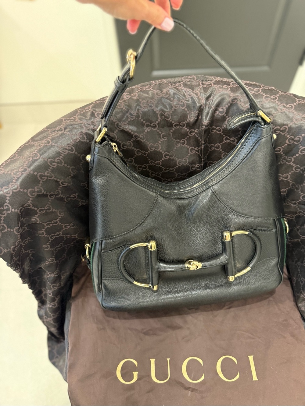 Gucci Black Leather Shoulder Bag with Horsebit Detail - Picture 5 of 15